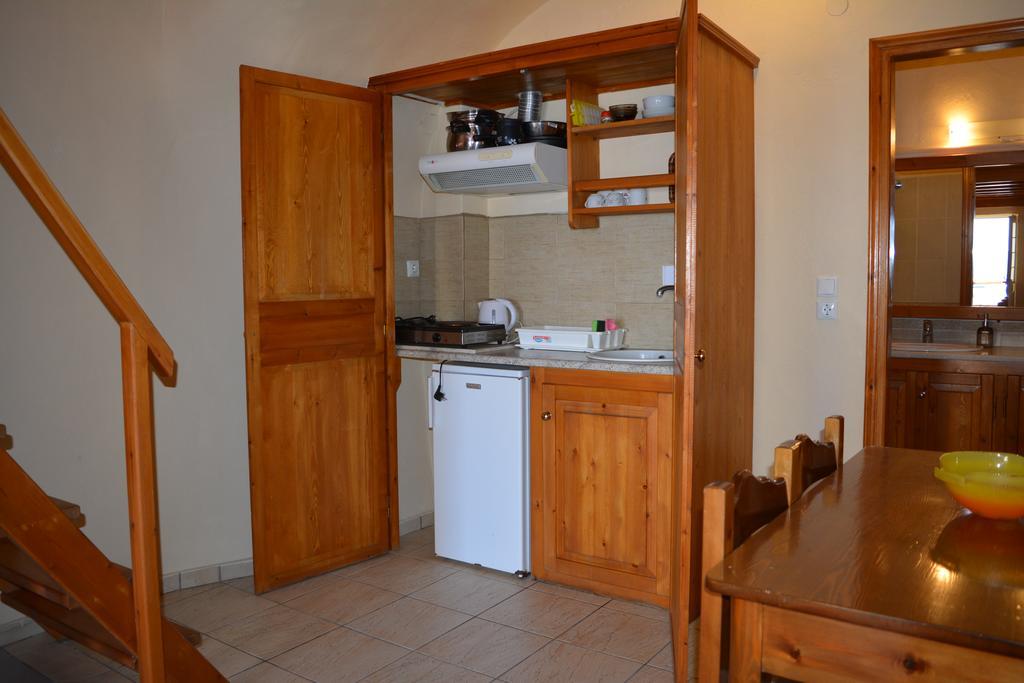 Anemomilos Suites Тира Экстерьер фото
