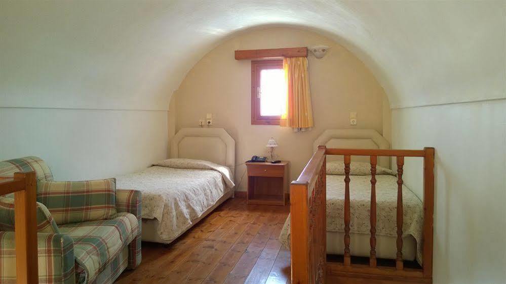 Anemomilos Suites Тира Экстерьер фото