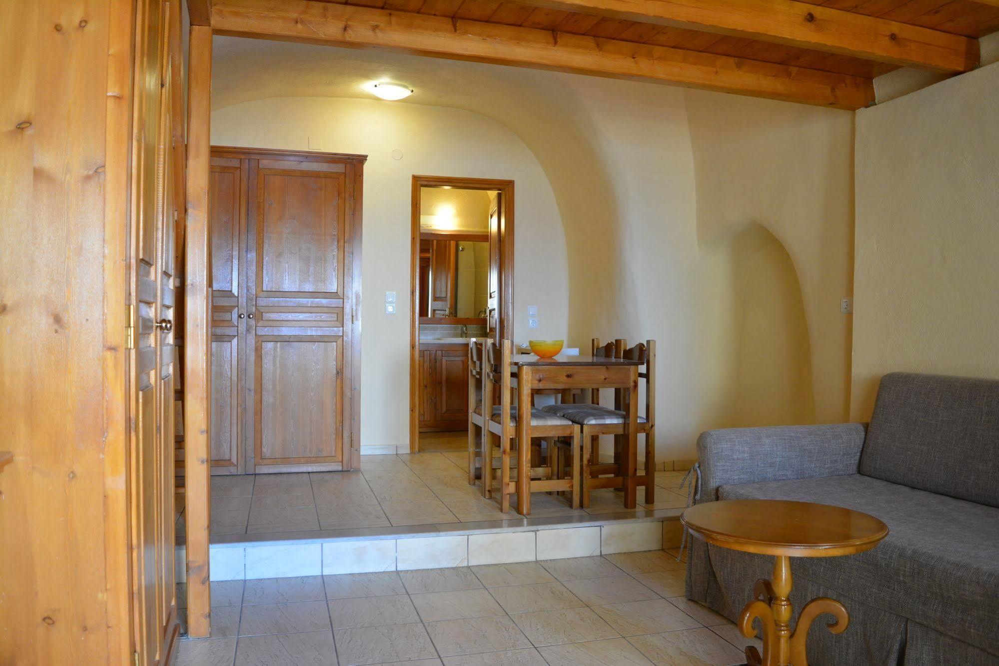 Anemomilos Suites Тира Экстерьер фото