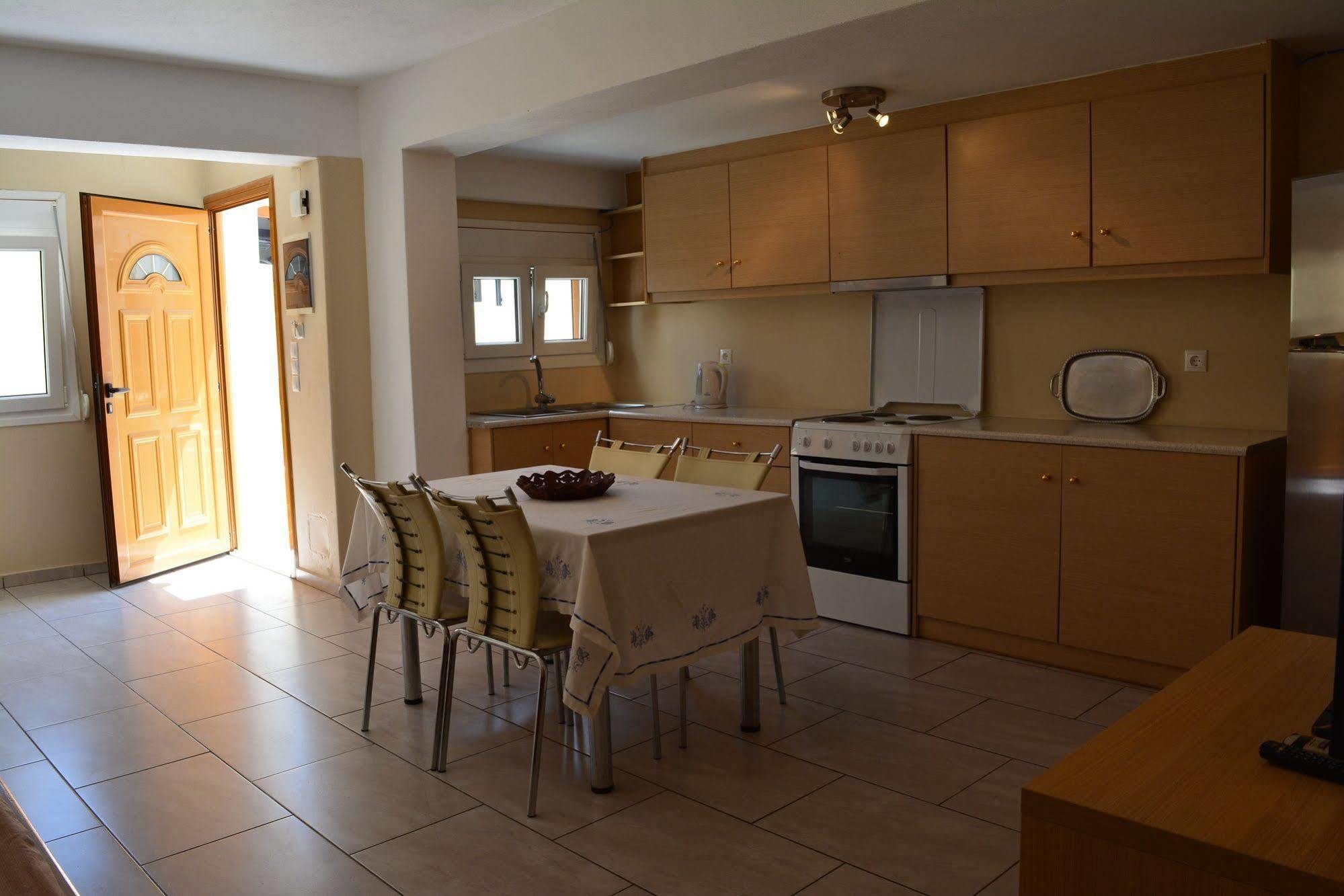 Anemomilos Suites Тира Экстерьер фото